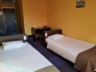 Мотели Formula 1 Motel Бяла Двухместный номер с 1 кроватью или 2 отдельными кроватями-4